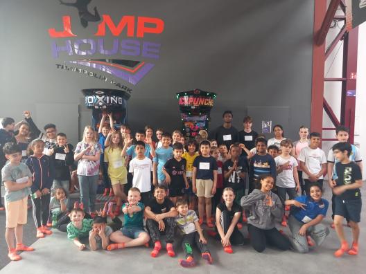 eine Kindergruppe im Berliner JumpHouse