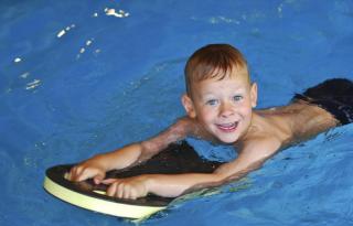 Schwimmkurse sind lebenswichtig für Kinder