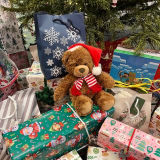 Unsere Sternenpäckchen sorgen für Freude zu Weihnachten Weihnachtsgeschenke für armutsbetroffene Kinder in Berlin und Brandenburg