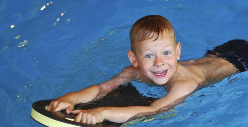 Schwimmkurse sind lebenswichtig für Kinder